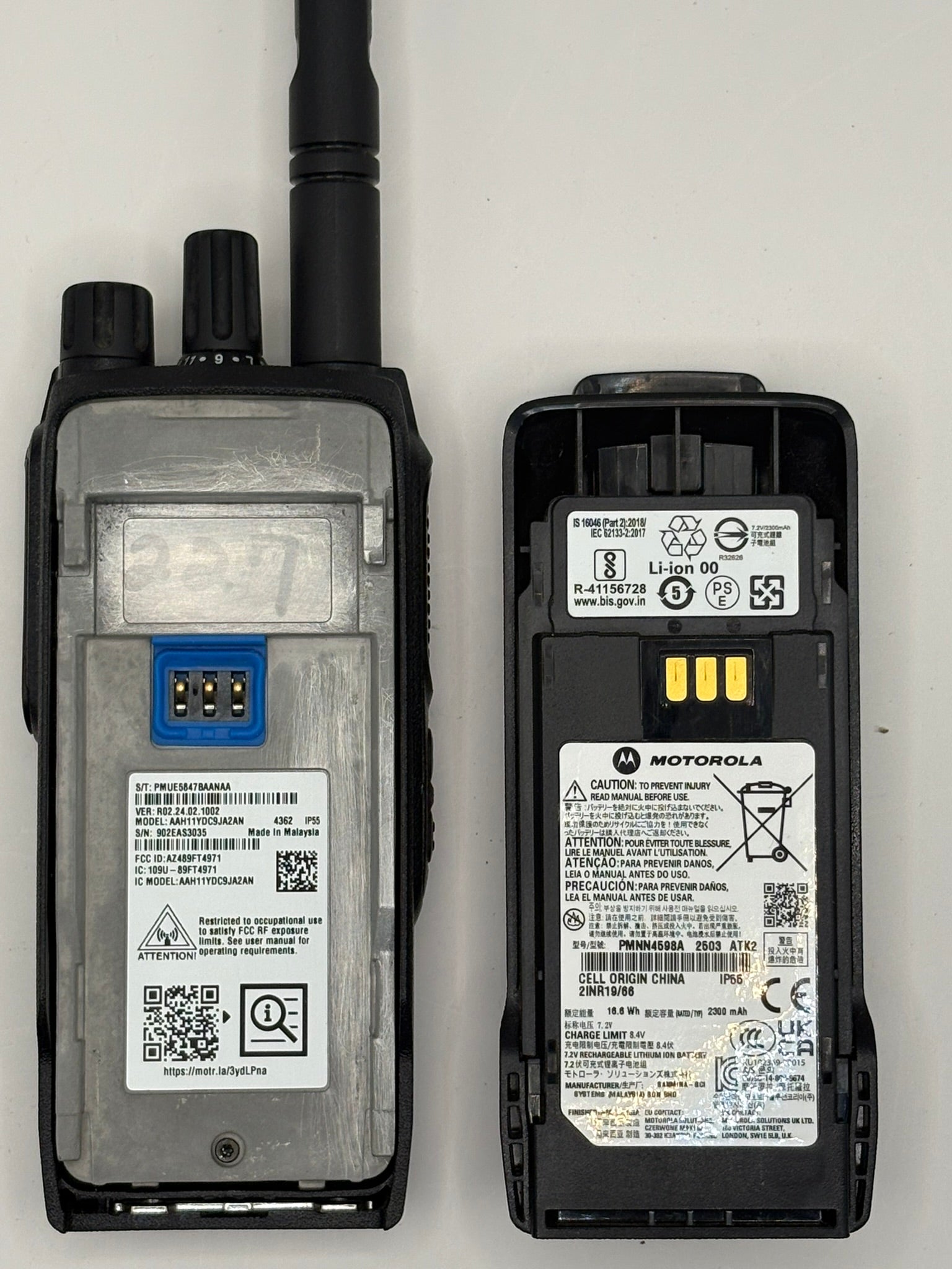 Motorola R2 radio with battery back