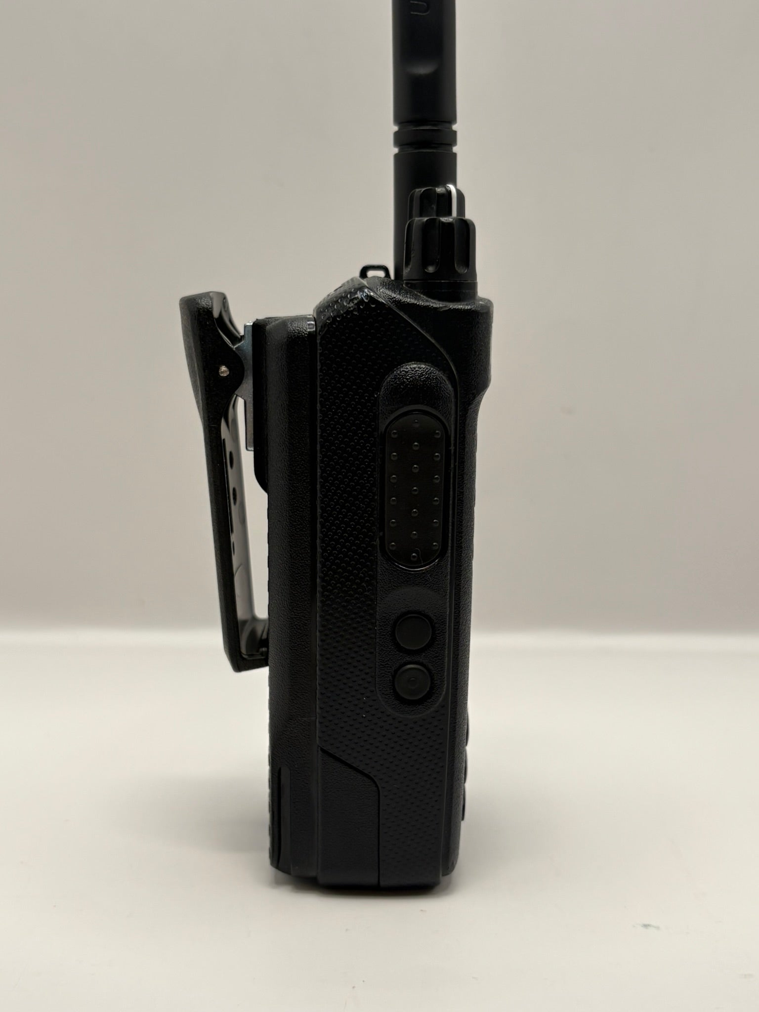 Motorola XPR3500 — Digital/Analog  UHF (Refurbished)**2 Year Warranty